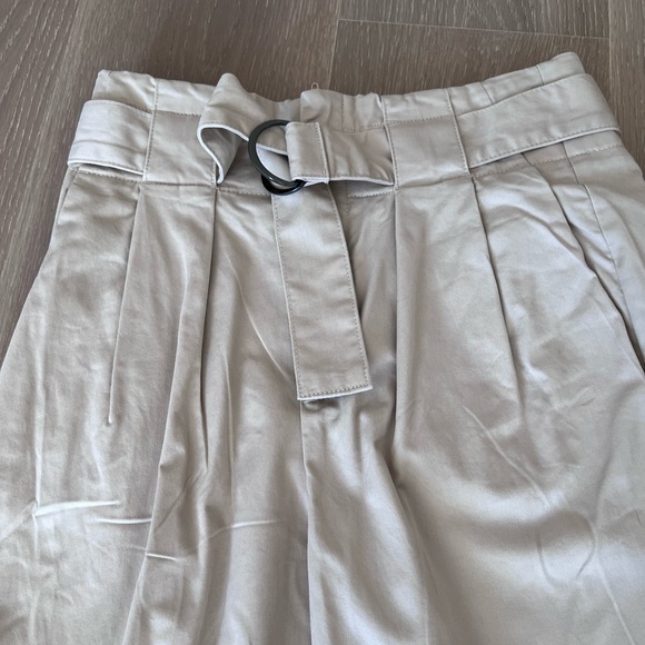 Banana Republic beige paper bag pants - Picture 4 of 7